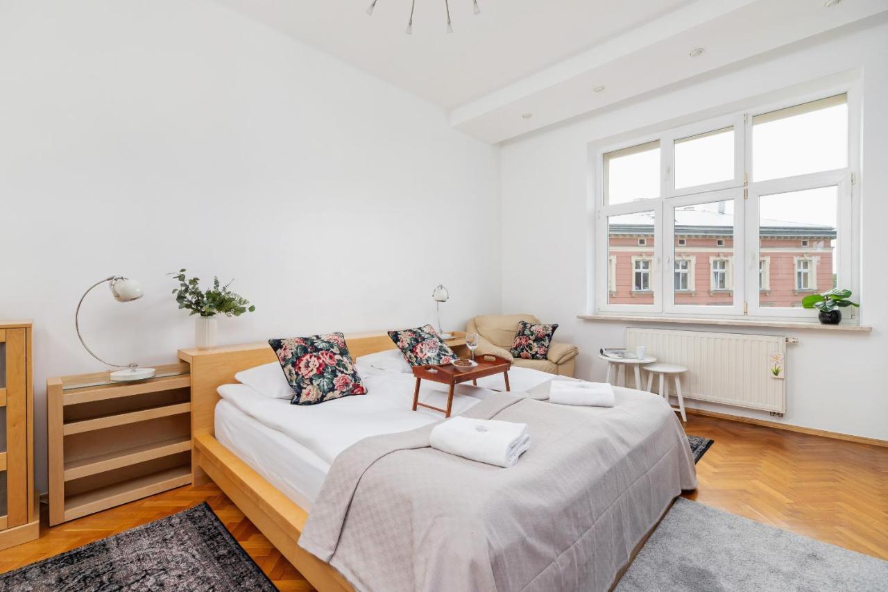 Slowacki Avenue Family Apartments Cracow By Noclegi Renters كراكوفيا المظهر الخارجي الصورة
