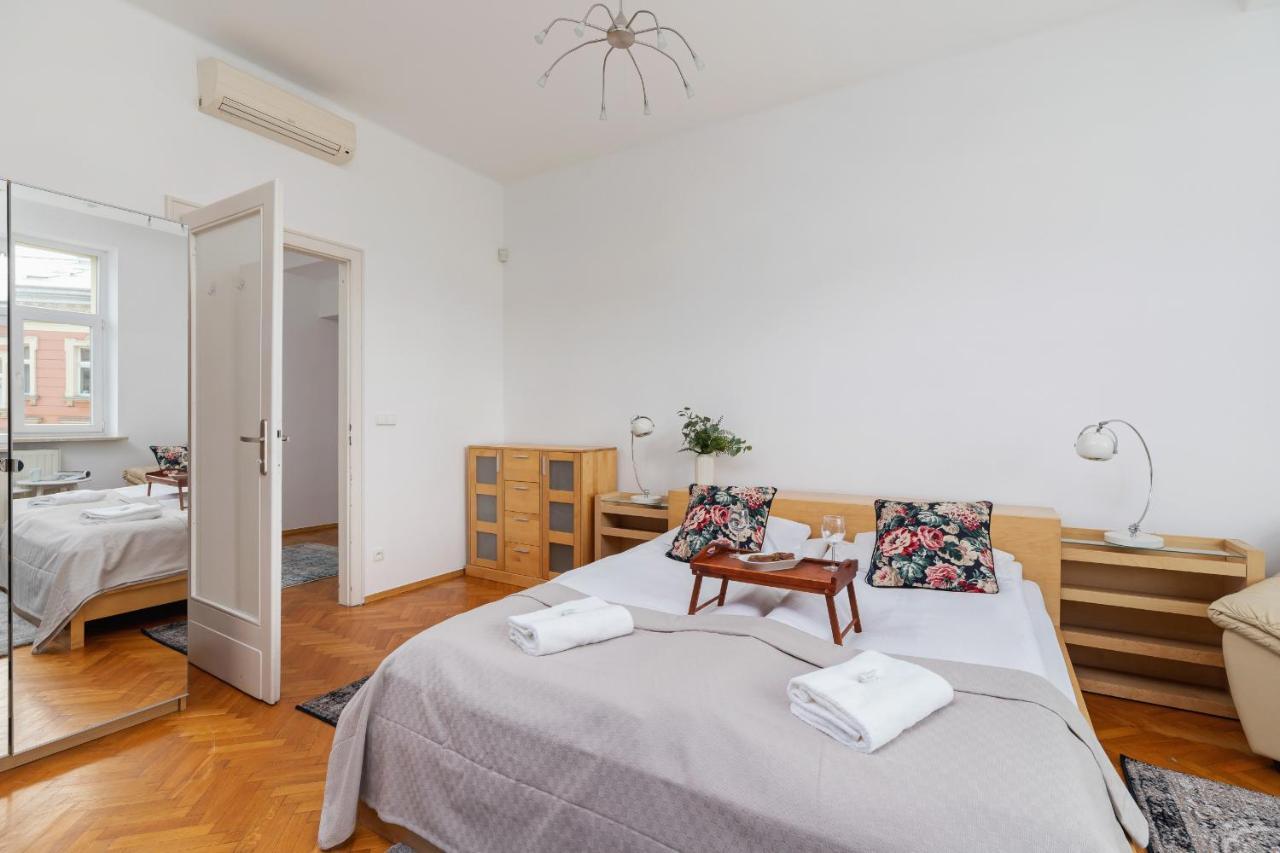 Slowacki Avenue Family Apartments Cracow By Noclegi Renters كراكوفيا المظهر الخارجي الصورة